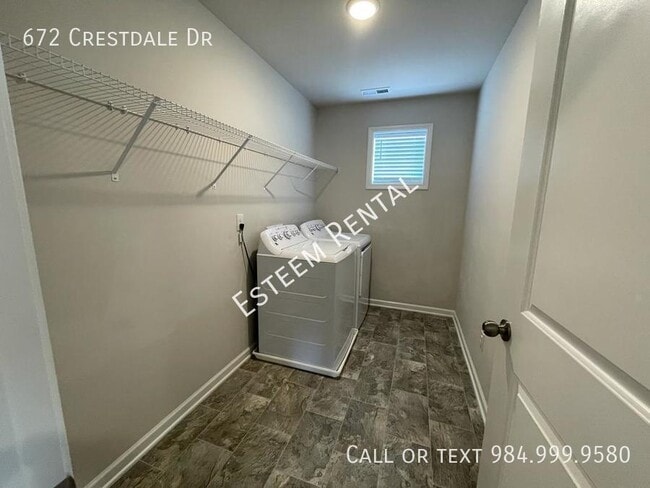 Building Photo - 672 Crestdale Dr