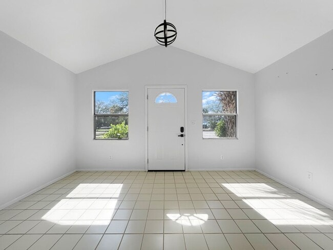 Building Photo - Stunning Sarasota Home with Pool – Minutes...