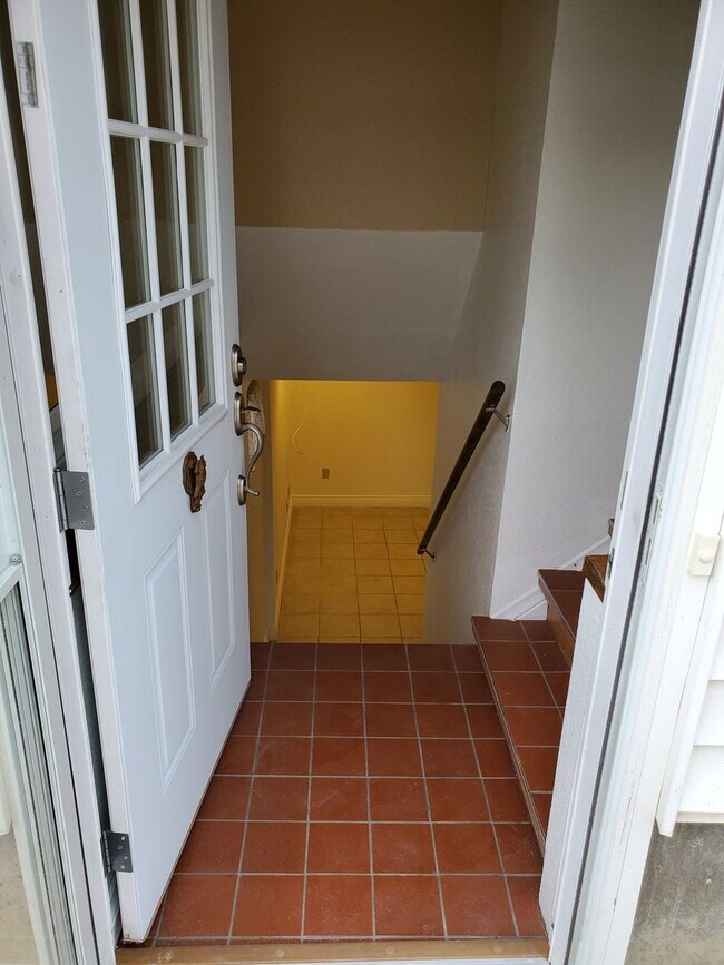 Building Photo - Cute, Quiet and Renovated One Bedroom Finished Basement in Eaton