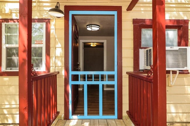 Building Photo - 1312 Pine St