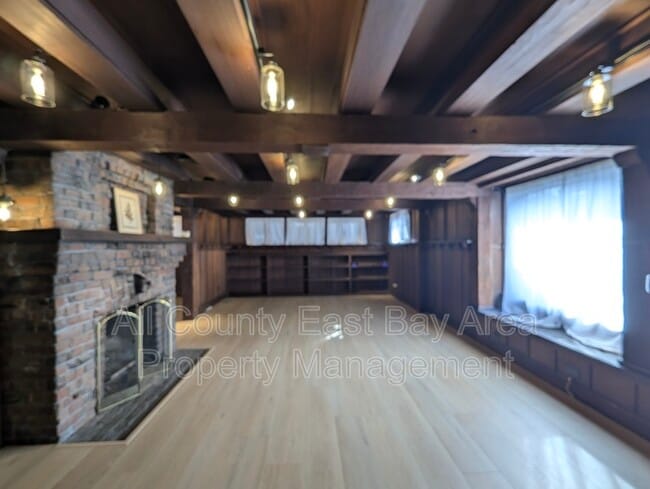 Building Photo - 1529 Josephine St