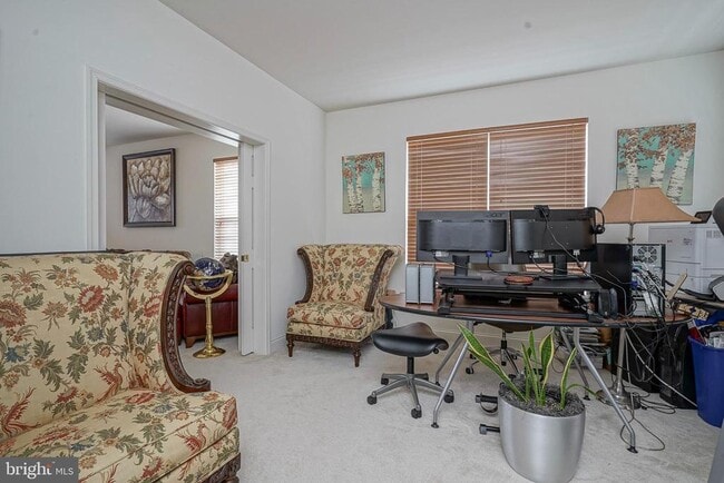 Building Photo - 142 White Cedar Dr