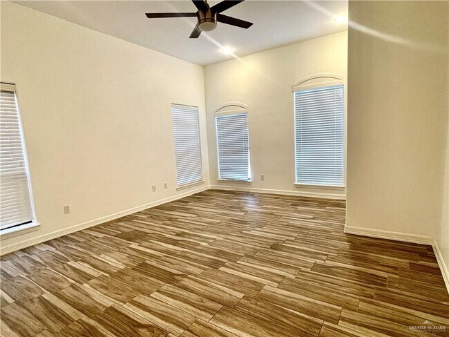 Building Photo - 2805 Mimosa St