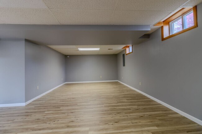 Building Photo - Bright, Beautiful, and Effortlessly Move-In Ready