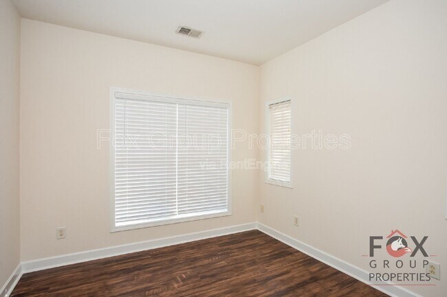 Building Photo - 8602 Beaver Creek Dr