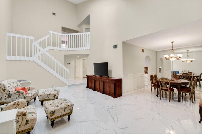 Building Photo - 7865 La Mirada Dr