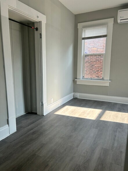 Building Photo - 358 St Clair Ave