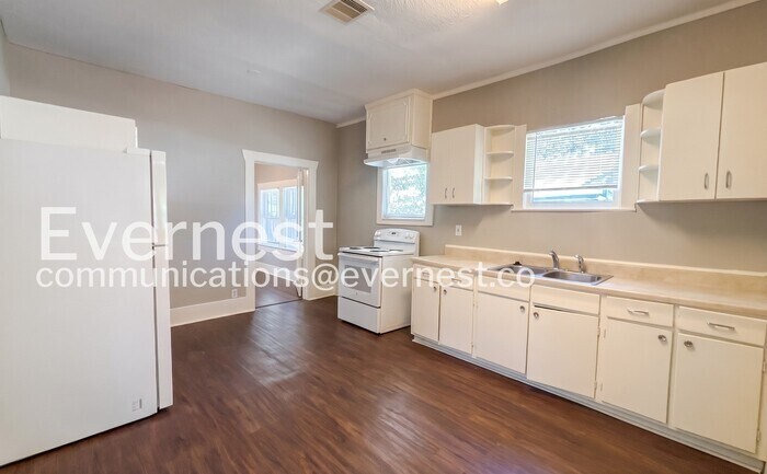 Building Photo - 1007 Archer St