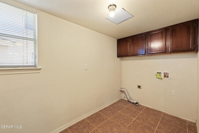 Building Photo - 11236 Northview Dr