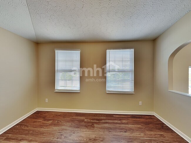 Building Photo - 35 Langtree Dr