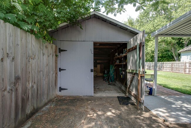 Building Photo - Cute and Cozy Home in Cleveland Park, Walk...