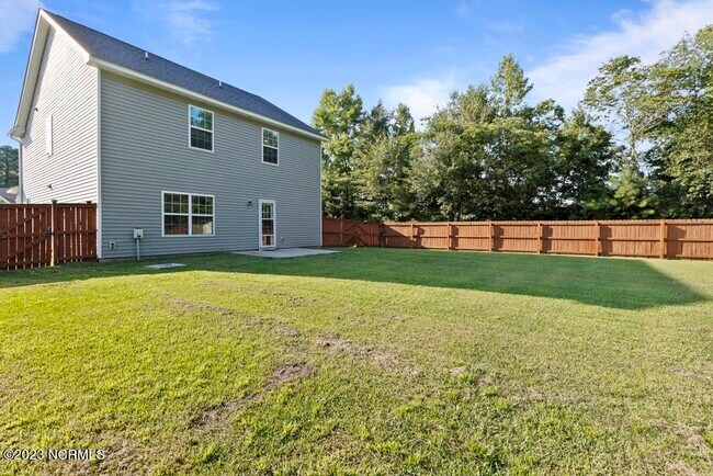 Building Photo - 303 Vilas Way S