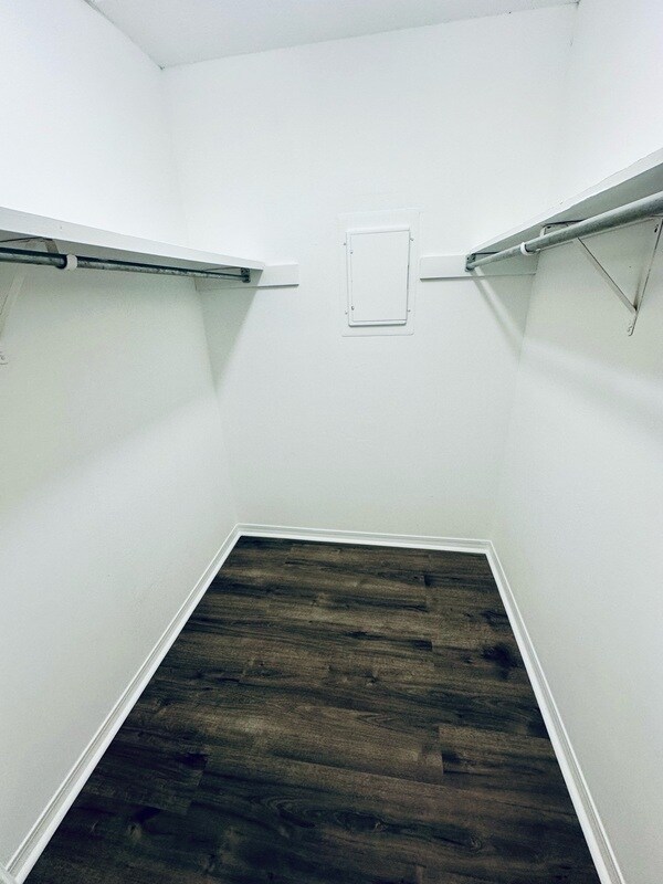 Building Photo - 500 Lincoln St