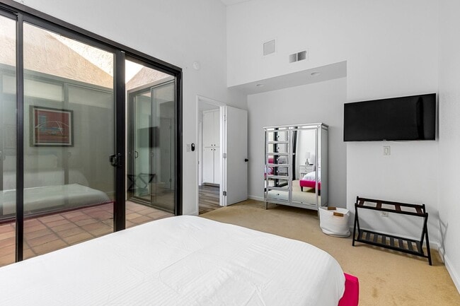 Building Photo - Stylish Palm Springs Retreat with Pool (Monthly Only - No Long Term)
