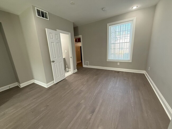 Building Photo - Fully Renovated 2BR Home w/ Fenced Yard & ...