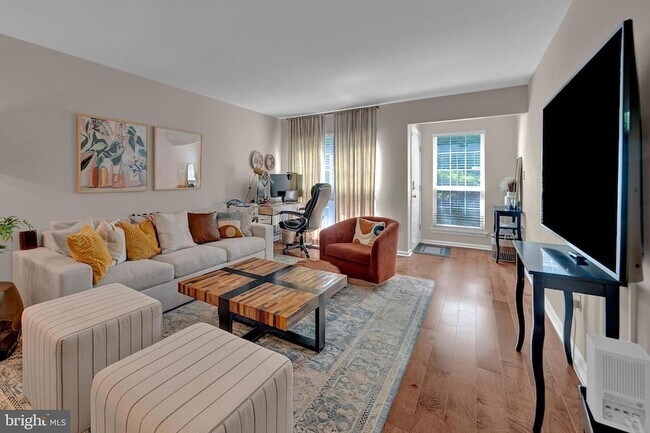 Building Photo - 307 Bollen Ct