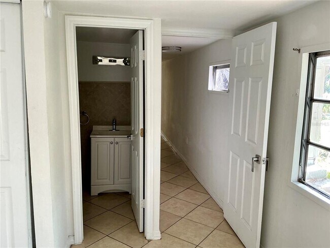 Building Photo - 3495 Forest Dr