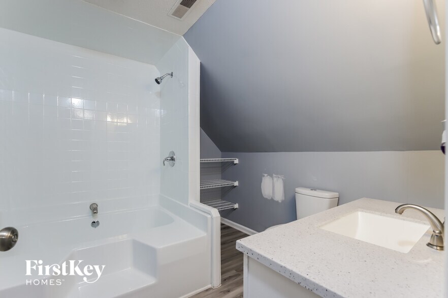 Building Photo - 3808 Spring Branch Dr