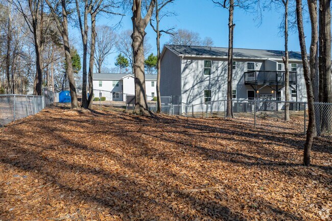 Building Photo - Tastefully Renovated 2BD Home with WiFi & Washer/Dryer Included | $1,275/Month – 6-Month Lease