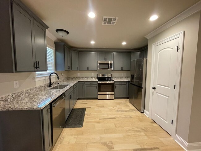 Building Photo - Newer Home in Legacy Pointe Subdivision in...