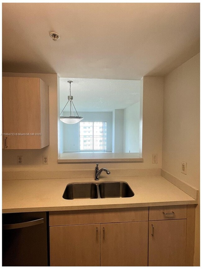 Building Photo - 50 Menores Ave