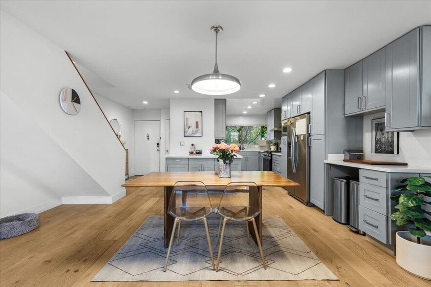 Building Photo - 3880 Fredonia Dr