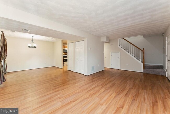 Building Photo - 10657 Spring Oak Ct