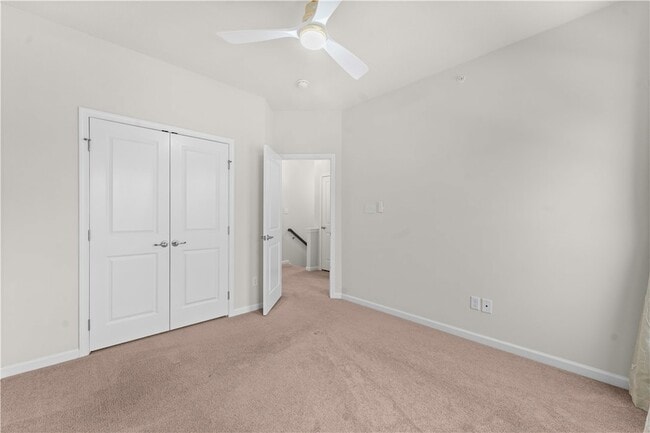 Building Photo - 2008 Hemlock Ln