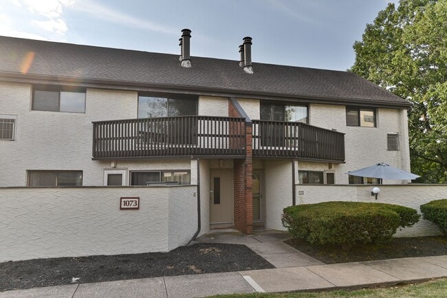 Primary Photo - 1073 Lancaster Blvd
