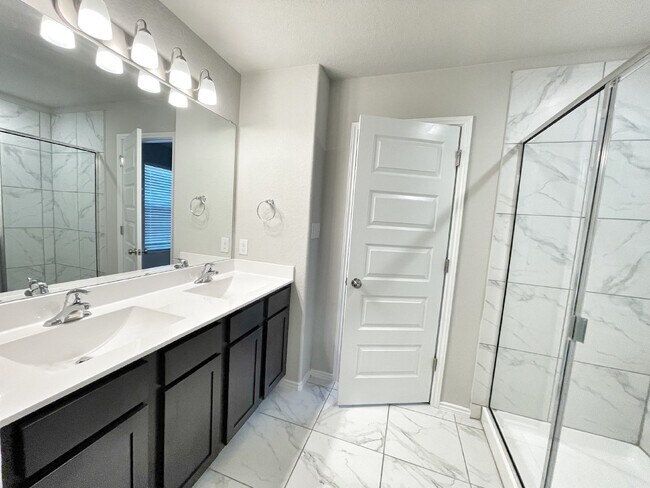 Building Photo - Adorable home located in the community of ...