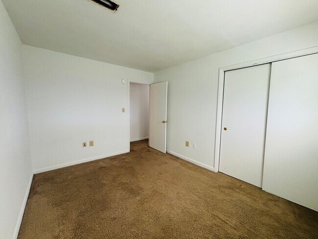 Building Photo - 833 Claytor Square