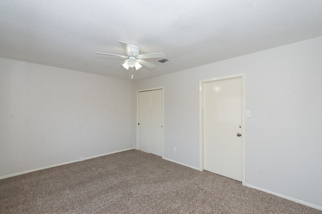 Building Photo - 7950 Grove Ridge Dr