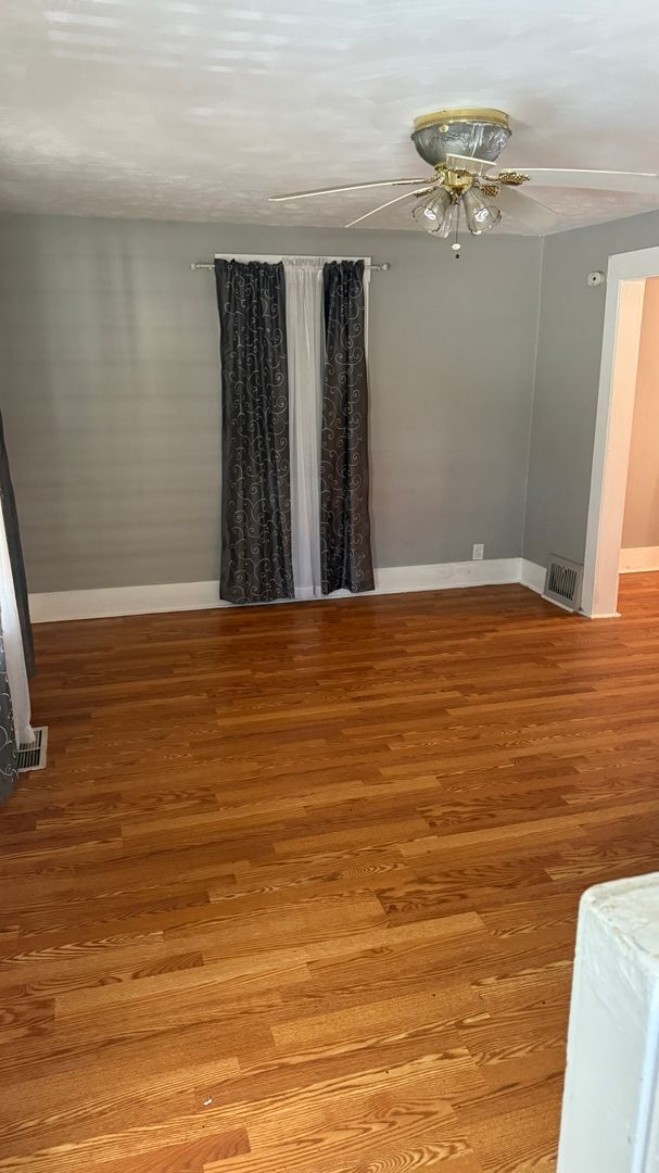 Building Photo - Large 2 bedroom home available now!