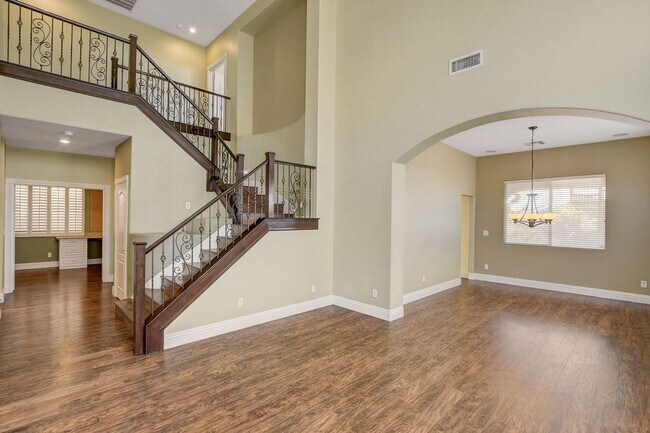 Building Photo - Stunning Summerlin Pool Home!