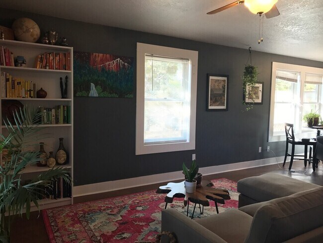 Living Room - 2097 NW Deschutes Pl