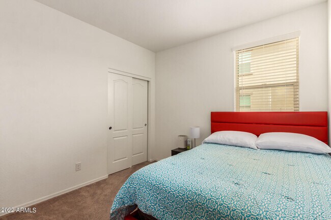 Building Photo - 1610 E Jardin Pl