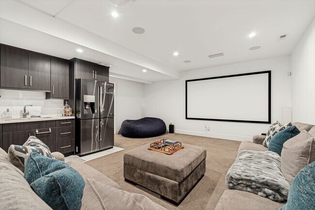 Building Photo - Fully Furnished Luxury Home In The Avenues