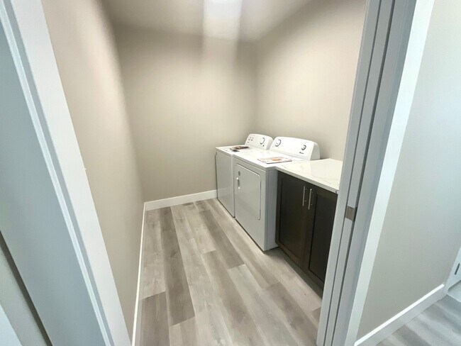 Building Photo - Brand New Beautiful Home