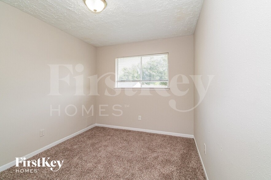 Building Photo - 16826 Rockstone