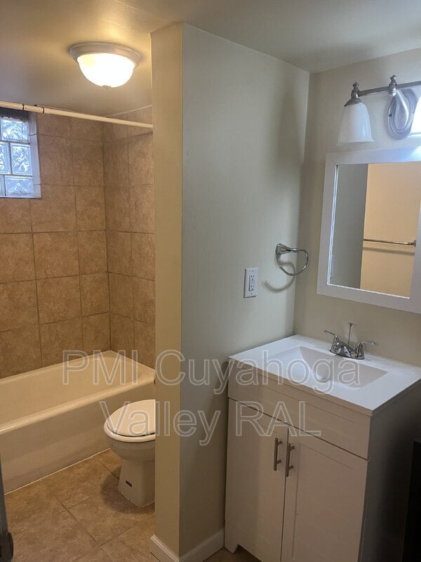 Building Photo - 555 Brittain Rd