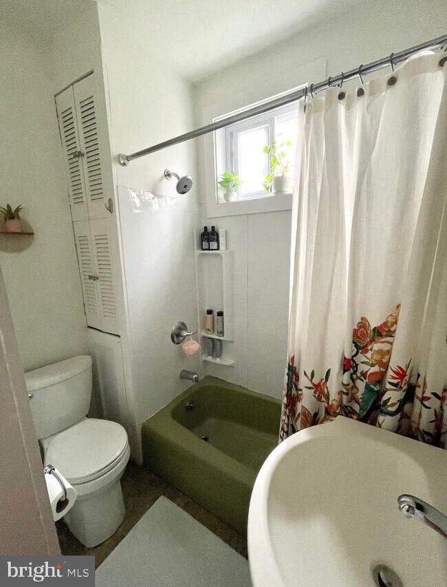 Building Photo - 861 N Taylor St