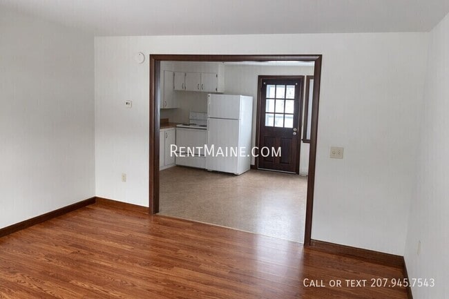 Building Photo - 19 Hemlock St