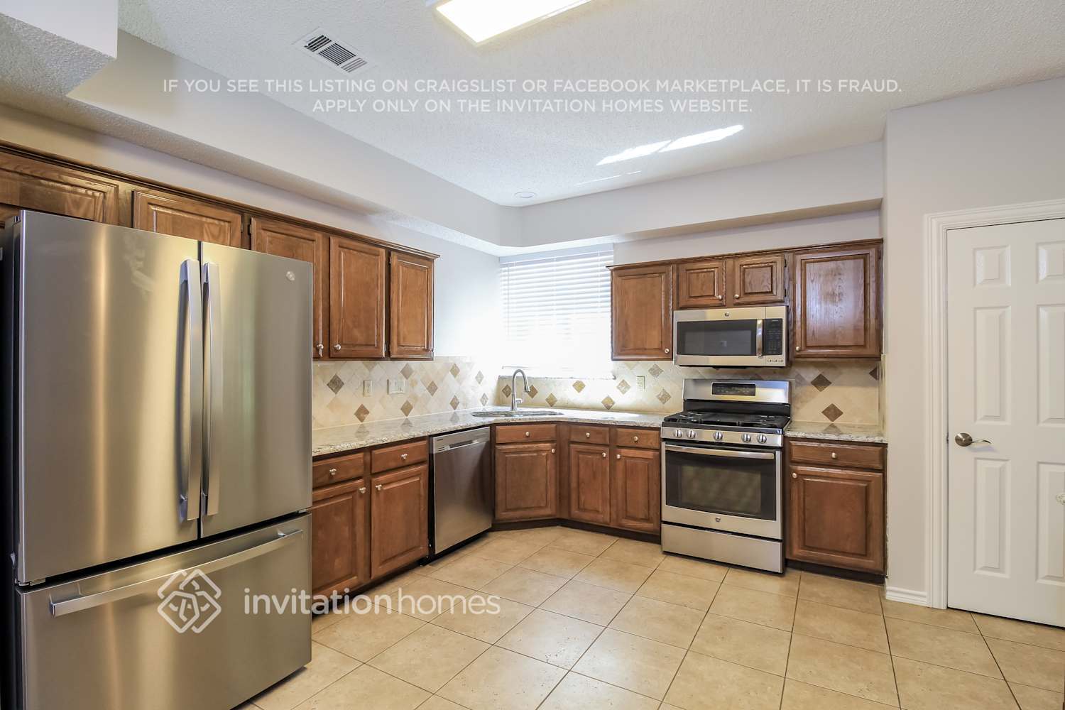 Building Photo - 18749 Vista Del Sol