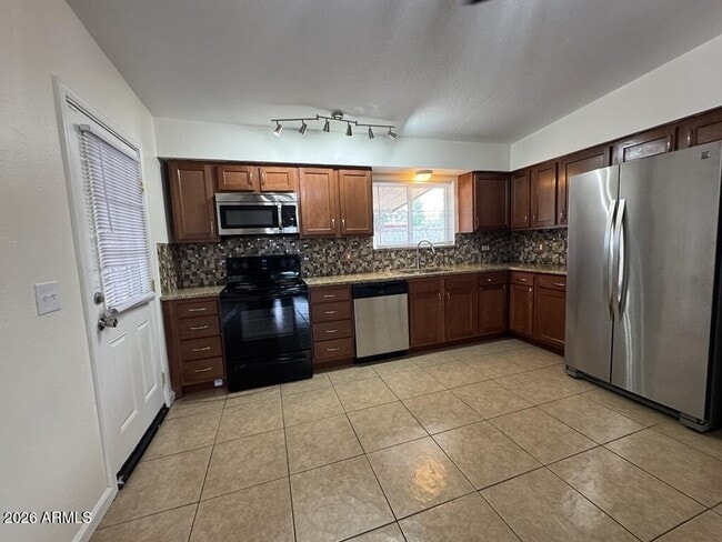 Building Photo - 860 Catalina Dr