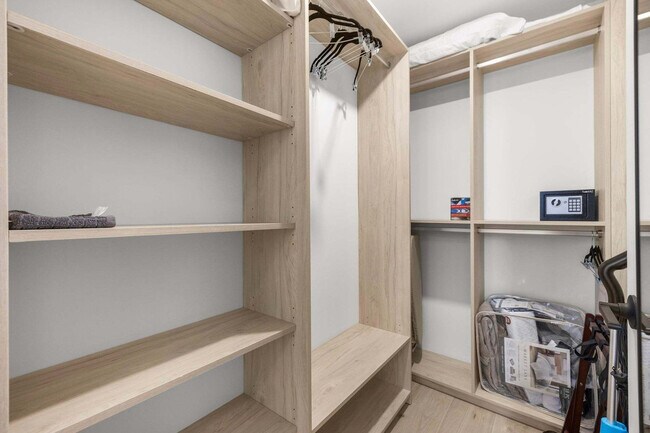 Building Photo - 225 N Miami Ave