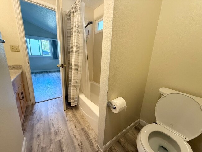 Building Photo - Duplex- Back House, Available Now in Salt ...