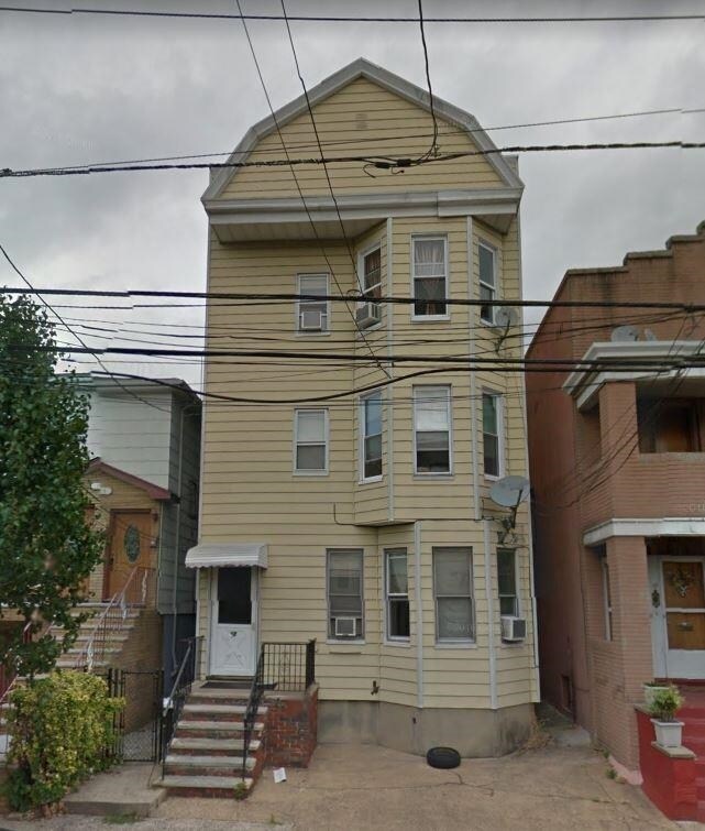 Building Photo - 17 E 48th St