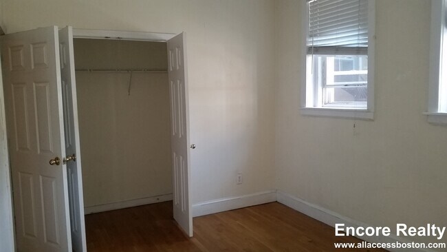 Building Photo - 60 Egmont St