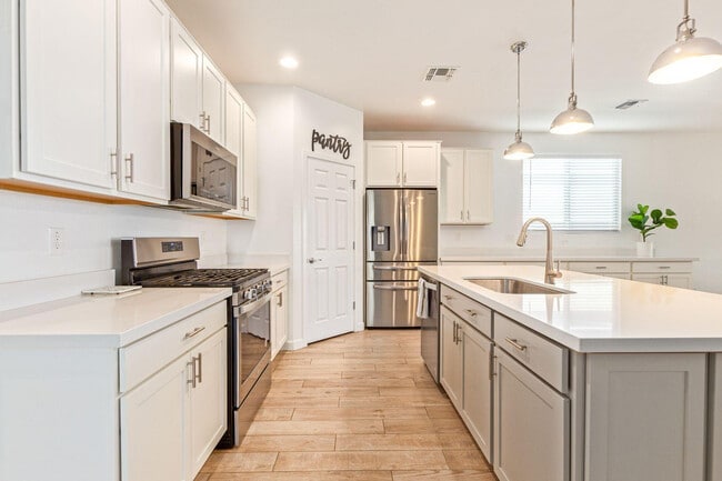 Building Photo - 10617 S 55th Dr