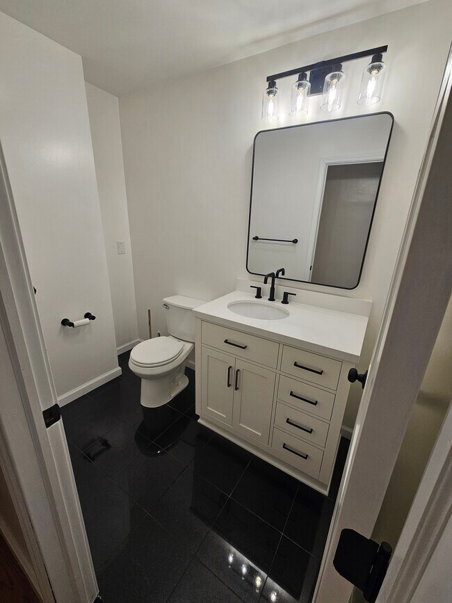 Building Photo - 3154 Van Alstyne St